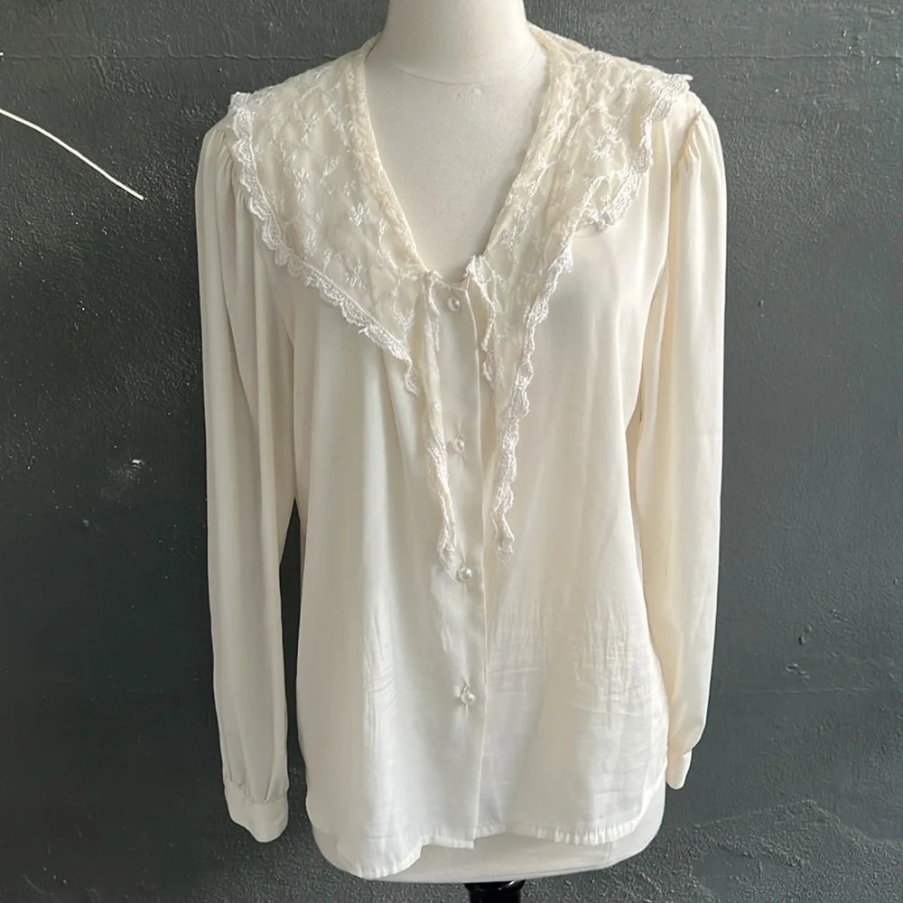 Chic White Lace Trim Blouse - Picture 10 of 10
